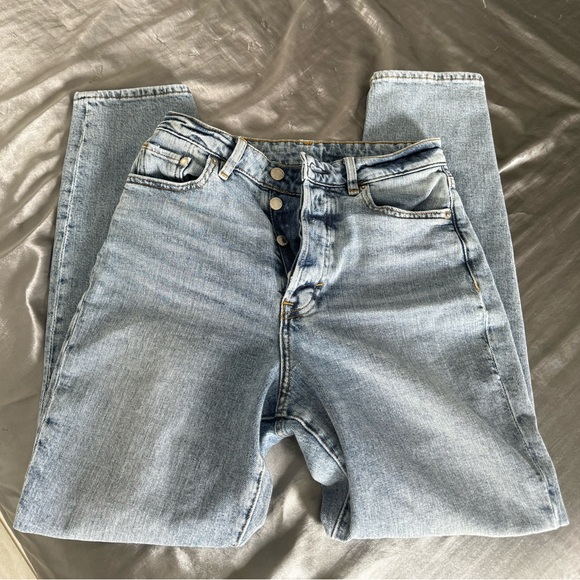 H&M high wasted denim jeans - Picture 2 of 3